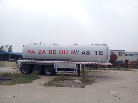 Vacuum pump sewage suction tanker semi-trailer
