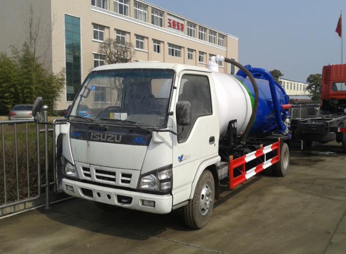 ISUZU 3000 Liters suction truck